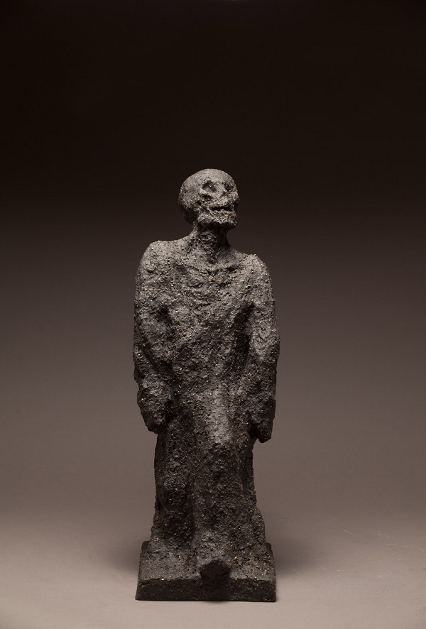 Miguel Branco, ST (La Mort qui rit), 2015, grès, 59,5 x 19,8 x 28 cm